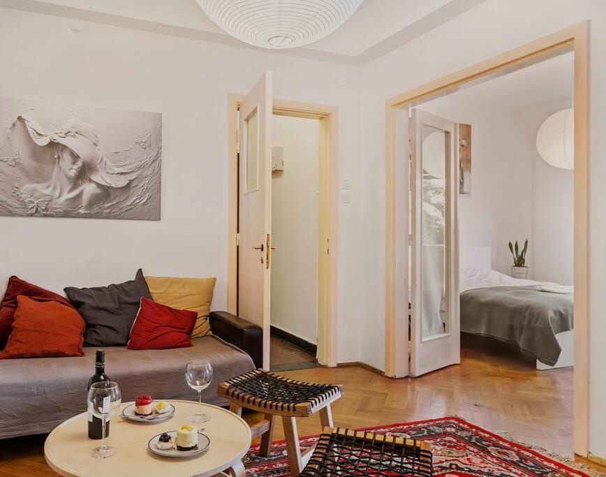 Ultra-Central University Square Apartament Apartament Boekarest Buitenkant foto